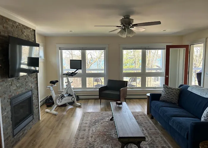 Roberts Lake House Room 3